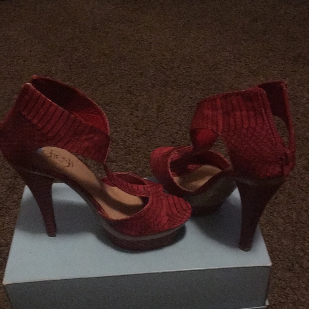 Red heels - Picture 4 of 4